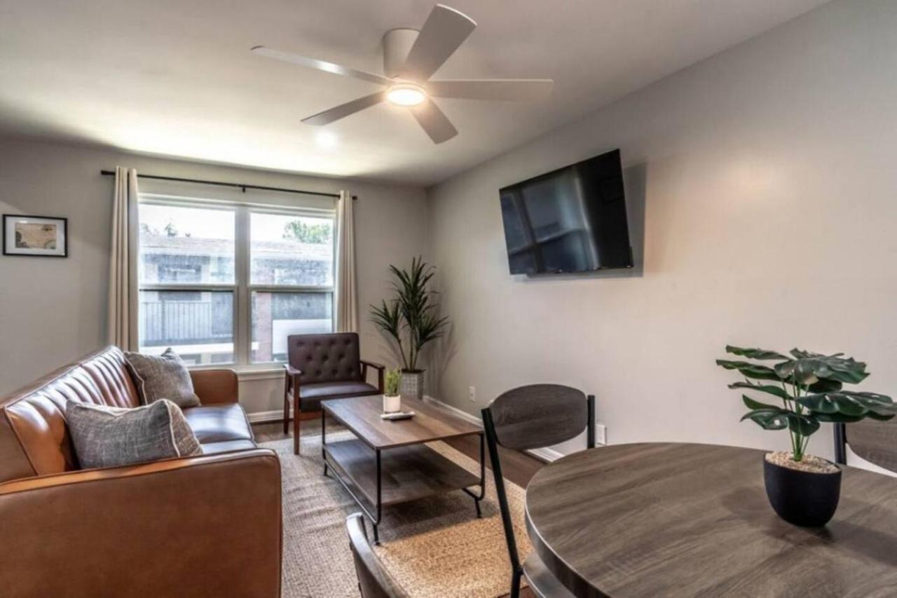 Roomy Urban Apartment Montrose! Free Parking #3 Хьюстон Экстерьер фото