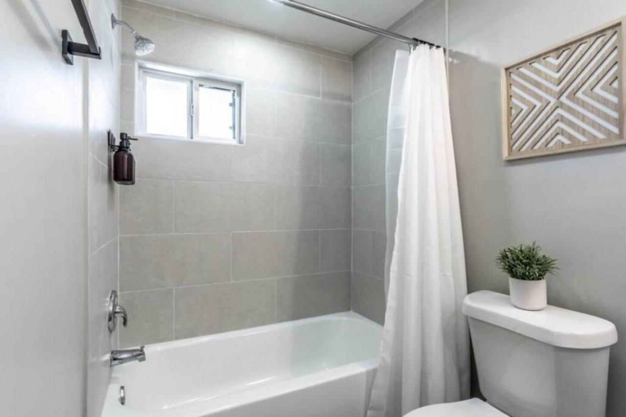 Roomy Urban Apartment Montrose! Free Parking #3 Хьюстон Экстерьер фото